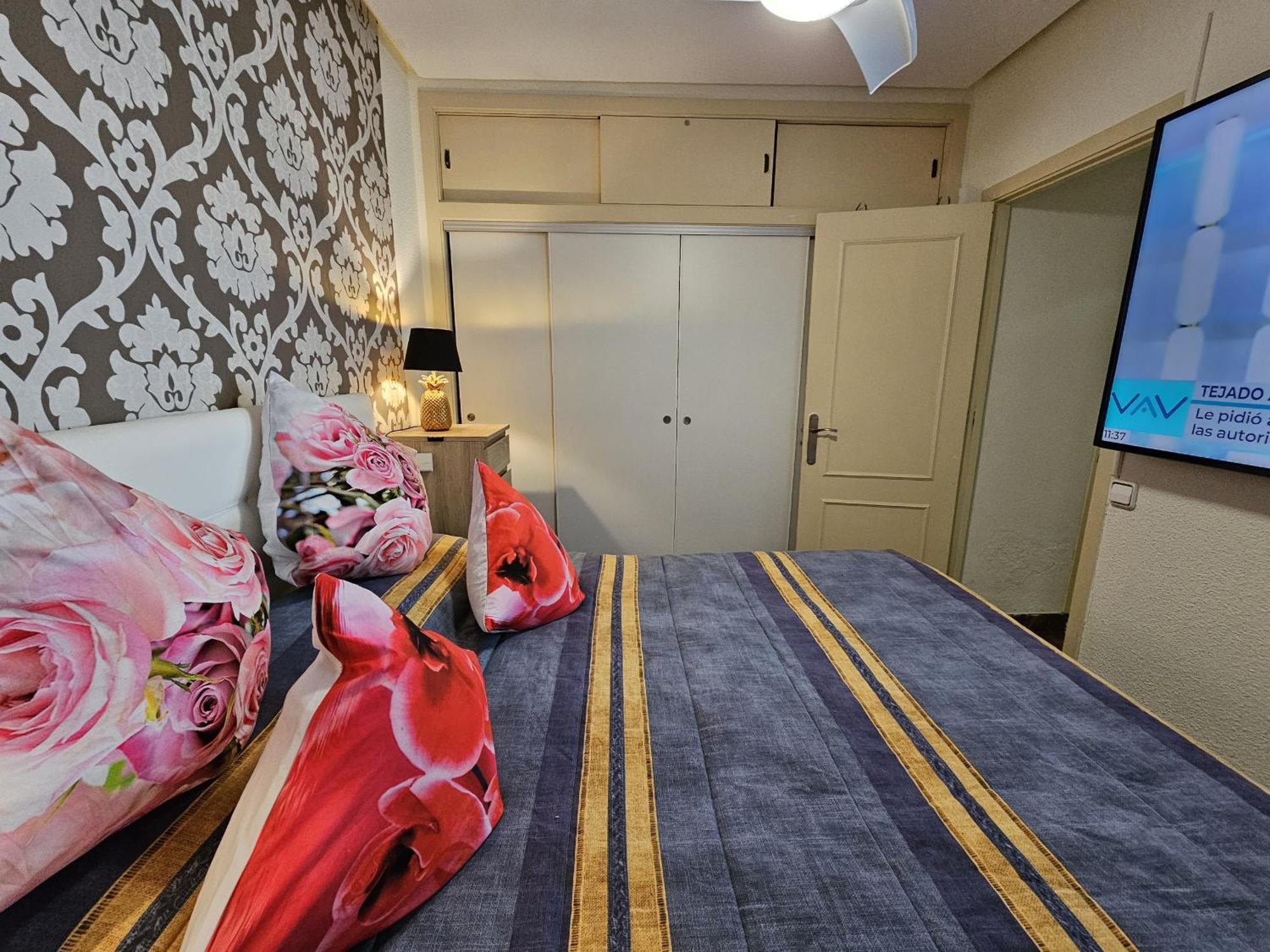 Torre San Sebastian If Bajo Appartement *